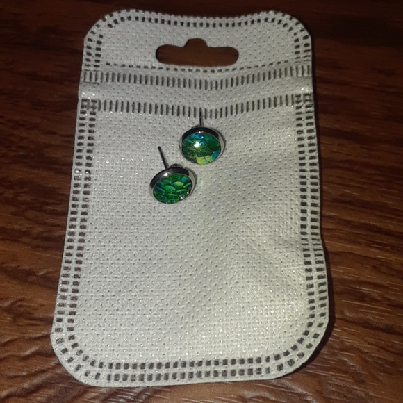 🎄🎄🎄2 for $12🆕️💚Mermaid scale earings - Picture 1 of 3